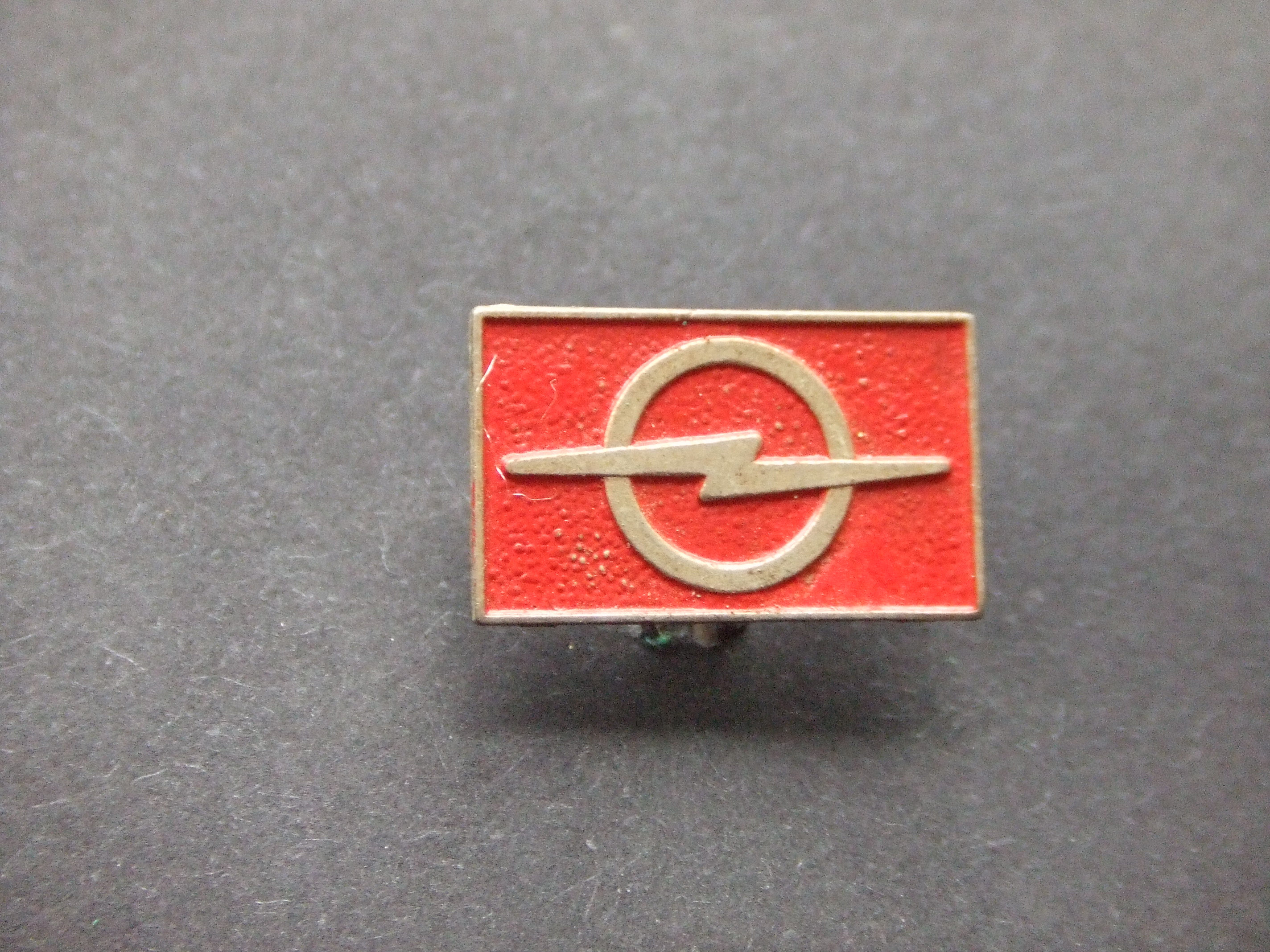 Opel auto logo rood
